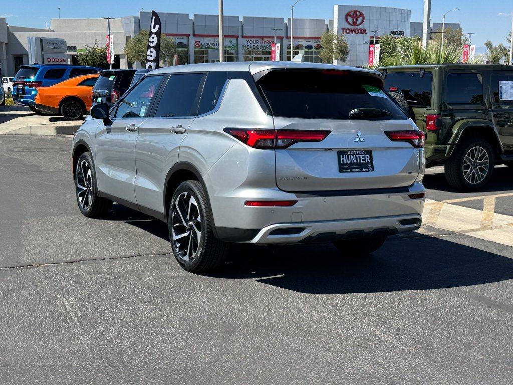 Used 2024 Mitsubishi Outlander SE AWD/4WD image 5