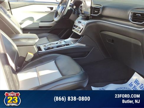 Certified 2022 Ford Explorer XLT w/ Equipment Group 202A image 10