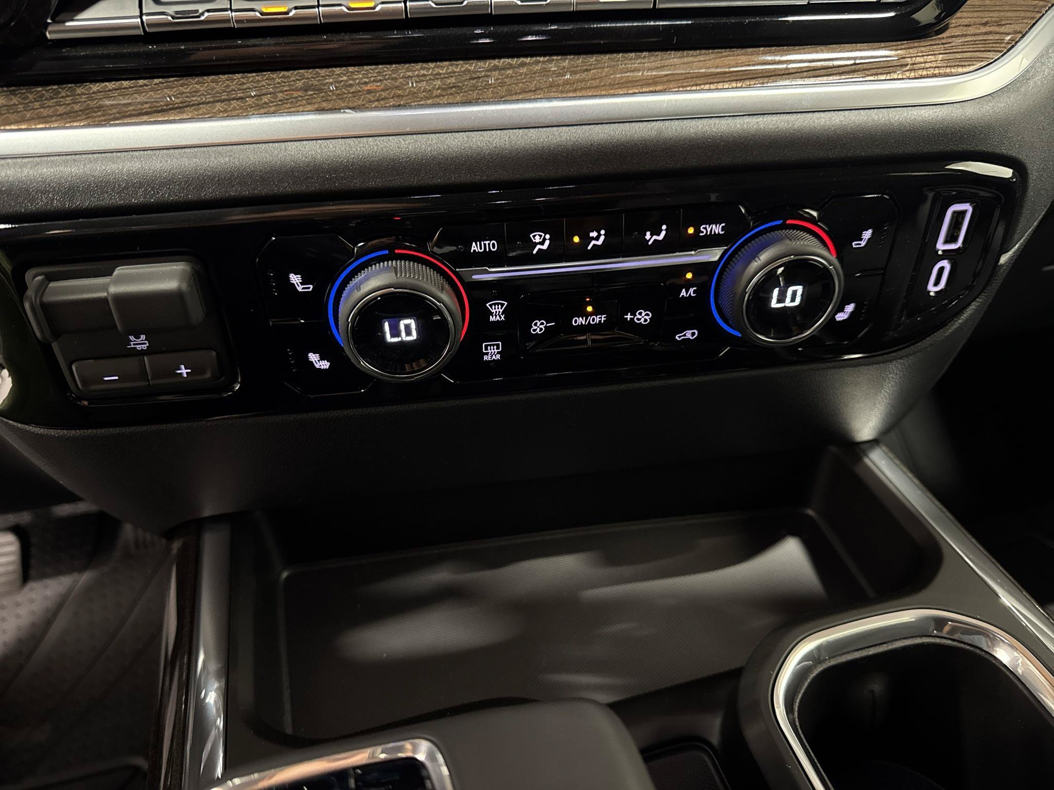 New 2026 Chevrolet Silverado 1500 RST w/ Redline Edition AWD/4WD image 18