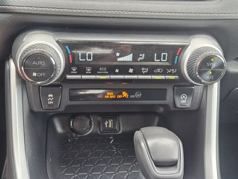 Used 2024 Toyota RAV4 XLE FWD image 19