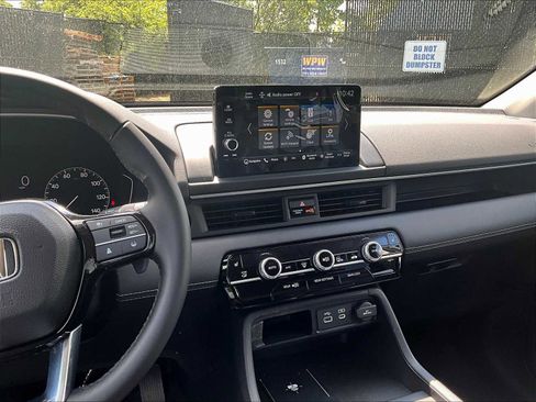 New 2025 Honda Pilot Touring image 13