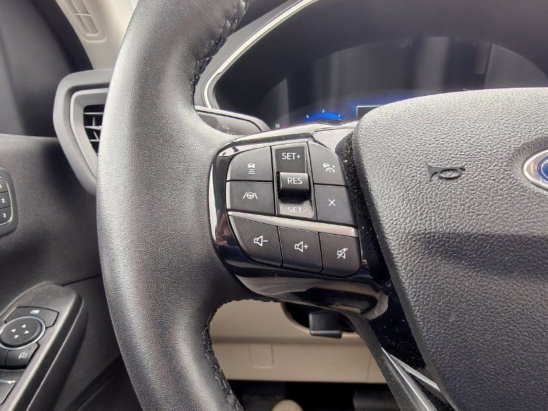 Used 2022 Ford Escape SEL w/ Technology Package AWD/4WD image 11