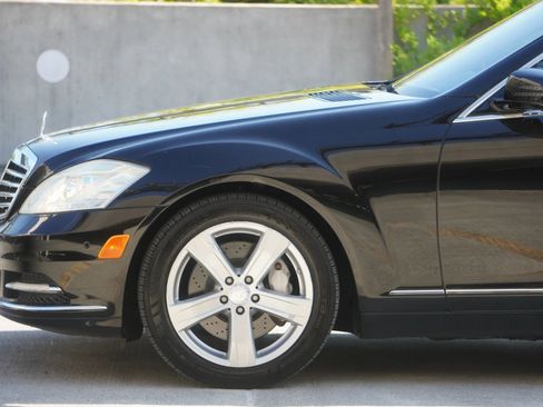 Used 2010 Mercedes-Benz S 550 4MATIC image 30