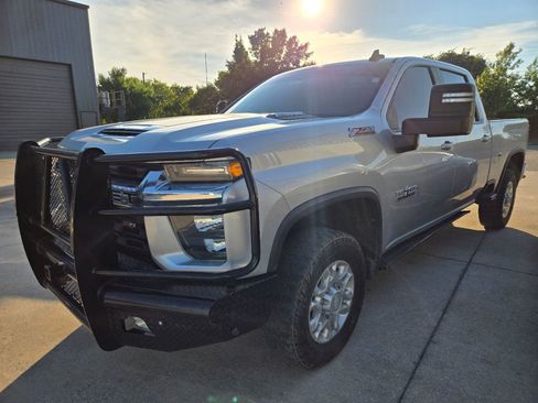 Used 2020 Chevrolet Silverado 2500 LT w/ Texas Edition image 2