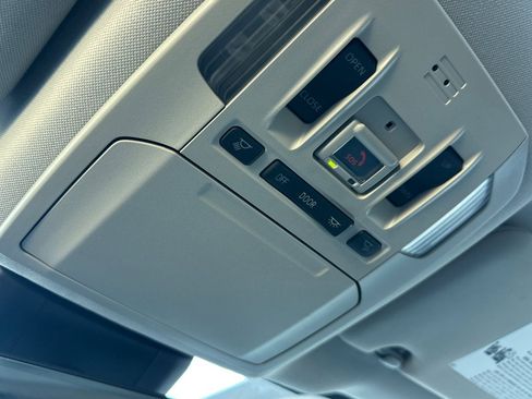 Used 2023 Toyota Highlander XLE image 26