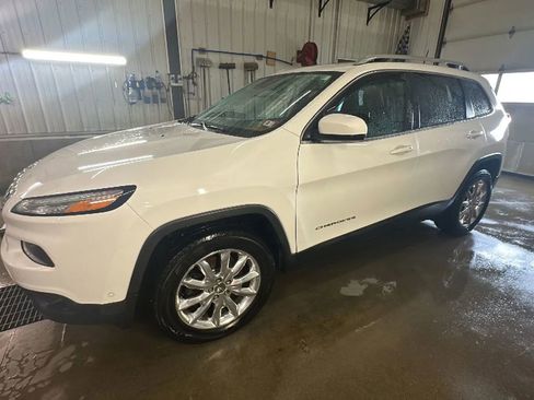 Used 2017 Jeep Cherokee Limited w/ Technology Group image 2
