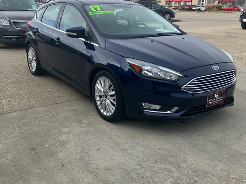 Used 2017 Ford Focus Titanium image 6