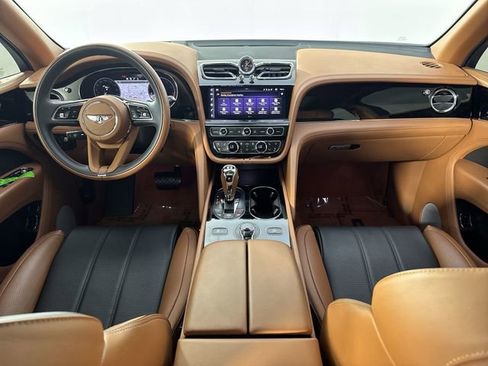 Used 2023 Bentley Bentayga Extended Wheelbase image 24