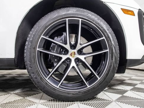 Used 2023 Porsche Macan AWD/4WD image 42