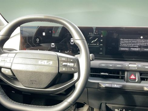 Used 2025 Kia K4 EX image 13