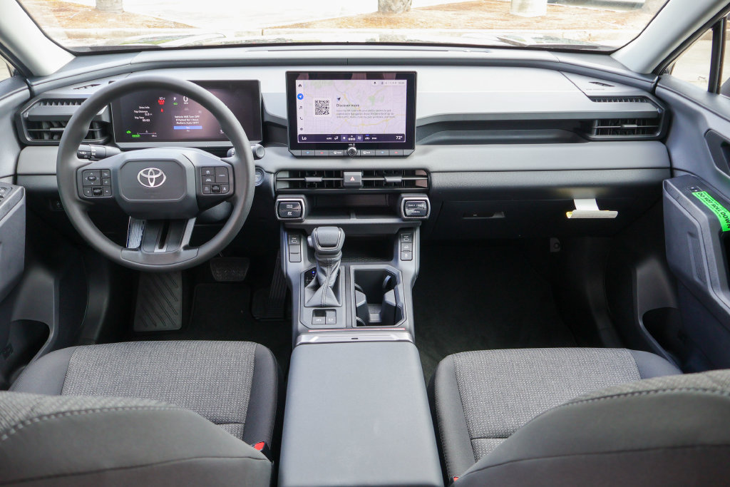 Used 2026 Toyota RAV4 LE AWD/4WD image 7