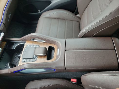 Used 2022 Mercedes-Benz GLE 350 4MATIC w/ Premium Package image 22