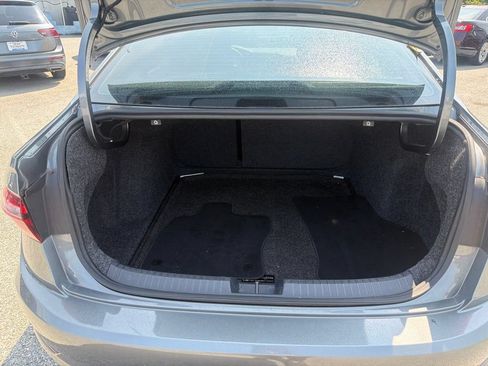 Used 2019 Volkswagen Jetta SE FWD image 18