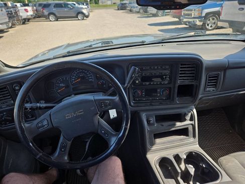 Used 2004 GMC Sierra 1500 SLT w/ Off-Road Package AWD/4WD image 3
