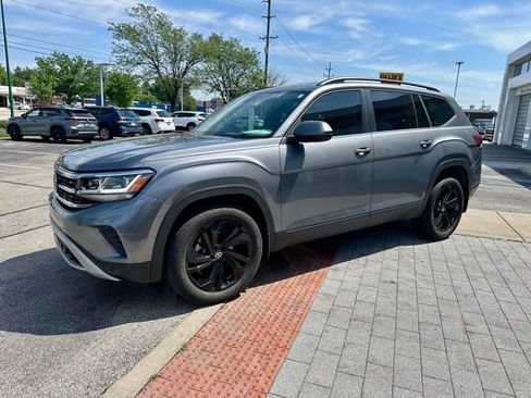 Used 2023 Volkswagen Atlas SE w/ Black Wheel Package AWD/4WD image 3