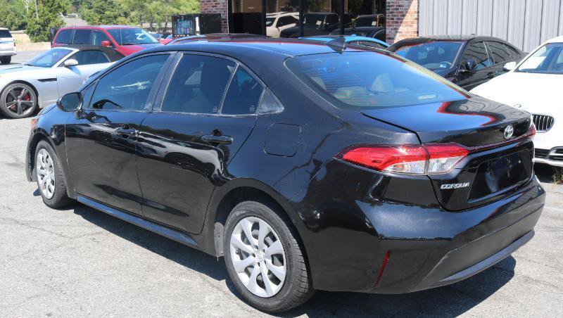 Used 2022 Toyota Corolla LE FWD image 3