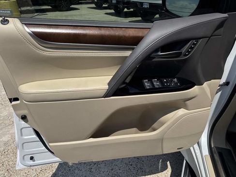 Used 2021 Lexus LX 570 4WD w/ Luxury Package image 36