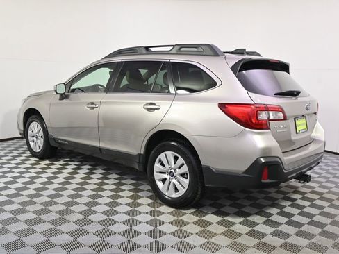 Used 2019 Subaru Outback 2.5i Premium image 3