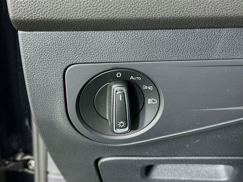 Used 2024 Volkswagen Tiguan SE w/ Panoramic Sunroof Package FWD image 17