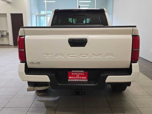 Certified 2025 Toyota Tacoma SR5 w/ SR5 Upgrade Package AWD/4WD image 5