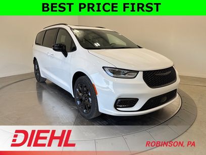 New 2026 Chrysler Pacifica Limited w/ S Appearance Package