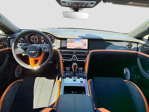 Used 2024 Bentley Flying Spur W12 image 17