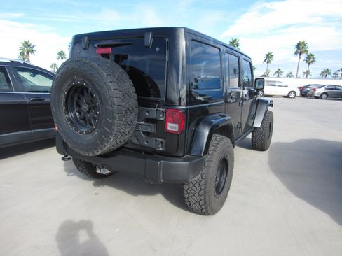 Used 2017 Jeep Wrangler Unlimited Rubicon w/ Connectivity Group image 3
