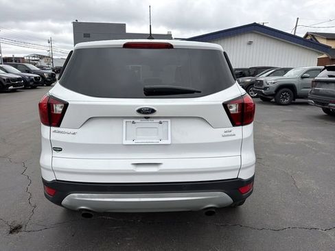Used 2019 Ford Escape SE image 4
