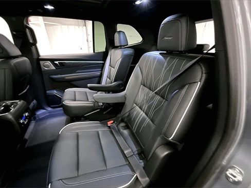 Used 2025 Buick Enclave Avenir w/ Super Cruise Package image 22