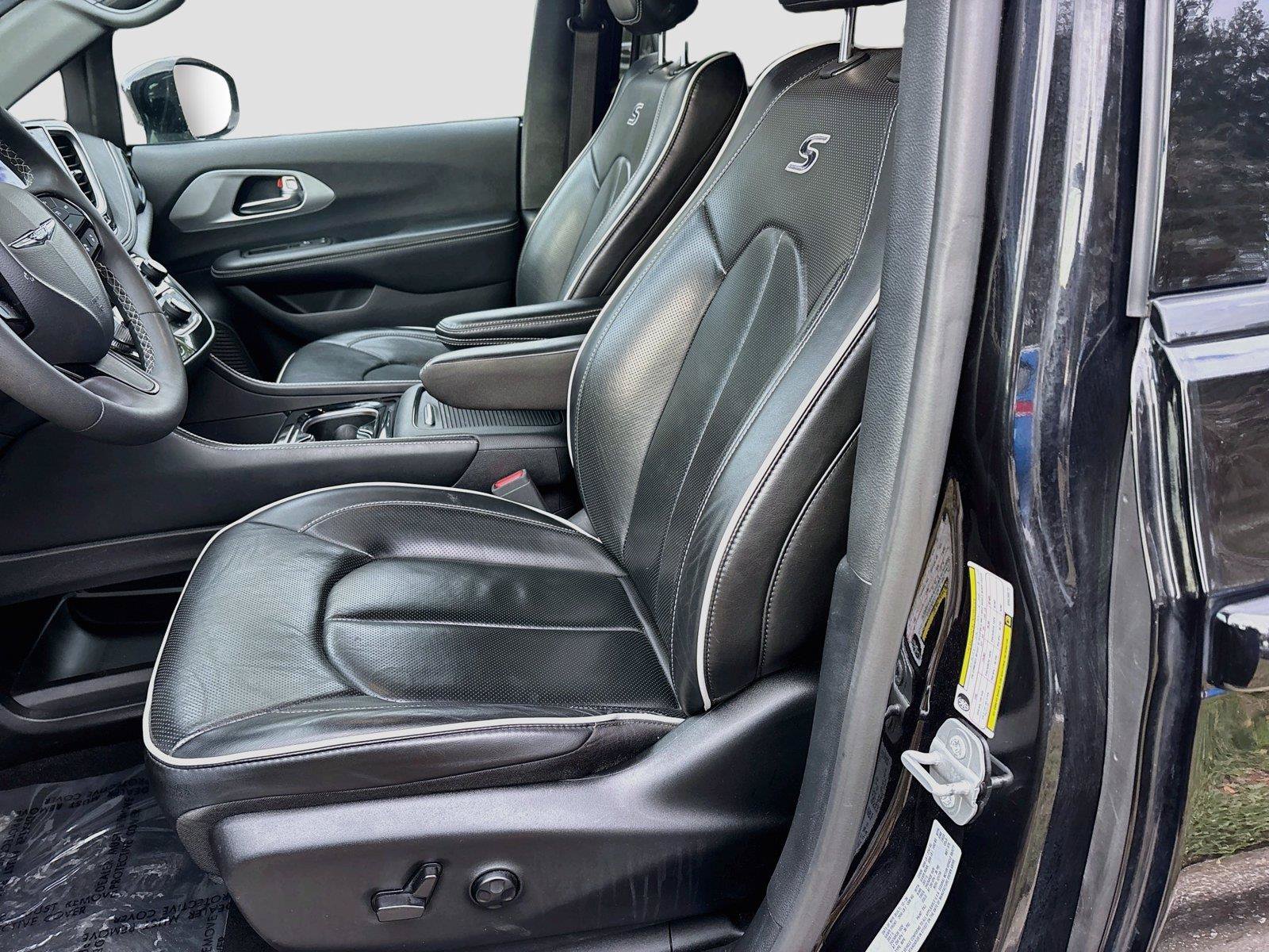 Used 2025 Chrysler Pacifica Limited FWD image 20