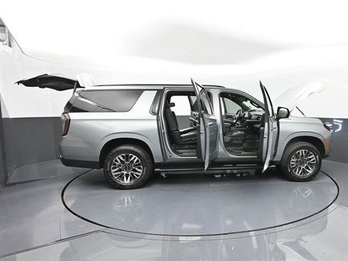 Used 2025 Chevrolet Suburban Z71 w/ Z71 Off-Road Package AWD/4WD image 54