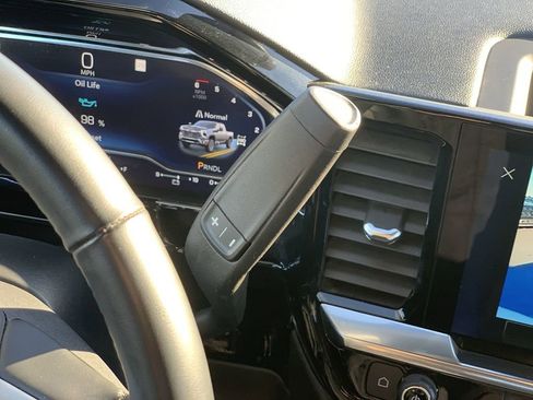 Used 2025 Chevrolet Silverado 2500 LT w/ Convenience Package image 14