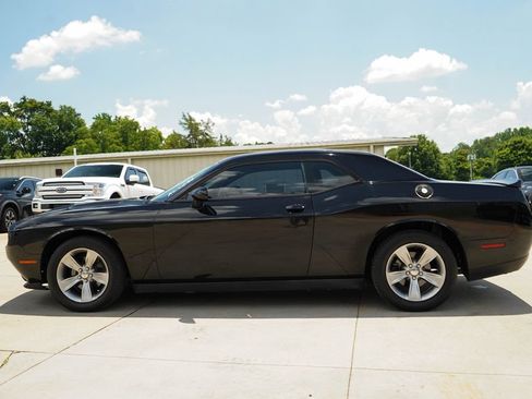 Used 2019 Dodge Challenger SXT RWD image 23