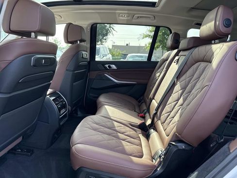 Used 2023 BMW X7 xDrive40i w/ Premium Package AWD/4WD image 11