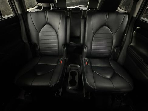 Used 2023 Toyota Highlander XLE AWD/4WD image 15