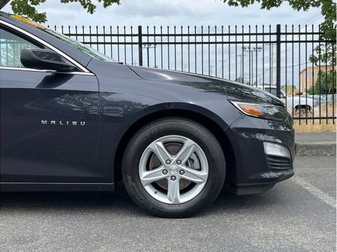 Used 2022 Chevrolet Malibu LS w/ Driver Confidence Package II image 2