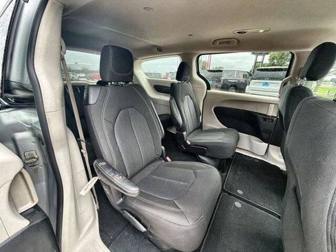 Used 2023 Chrysler Voyager LX FWD image 25