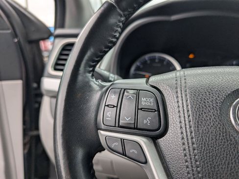 Used 2017 Toyota Highlander Plus AWD/4WD image 14