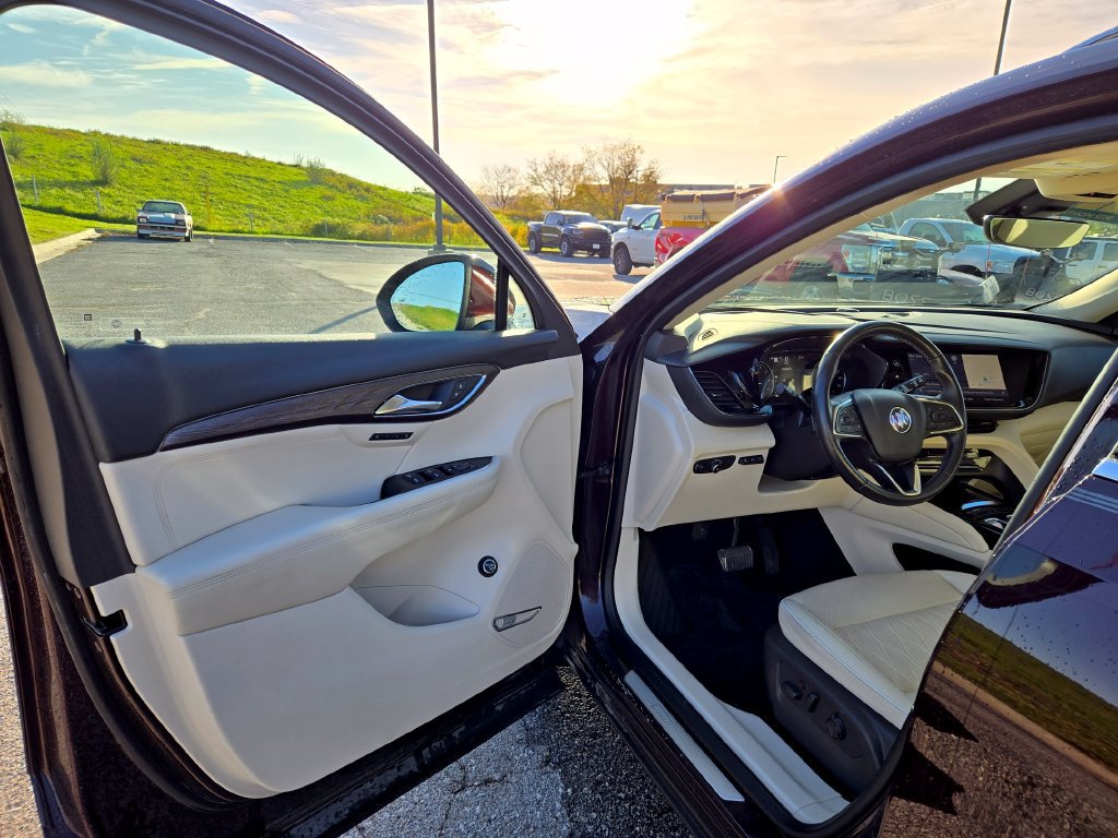 Used 2021 Buick Envision Avenir w/ Technology Package II FWD image 12