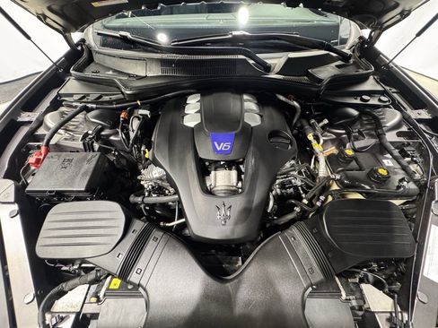 Used 2023 Maserati Quattroporte Modena Q4 image 36