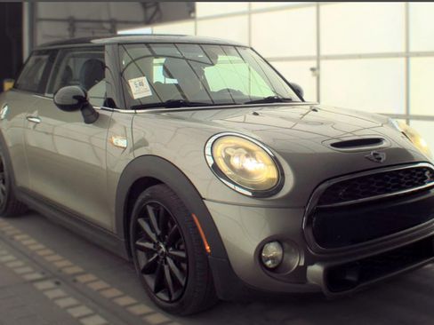 Used 2017 MINI Cooper S FWD image 4