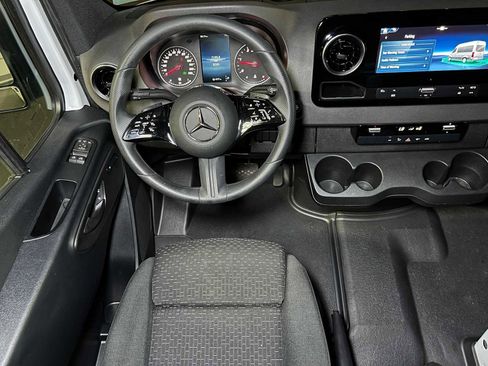 Used 2025 Mercedes-Benz Sprinter 2500 image 31