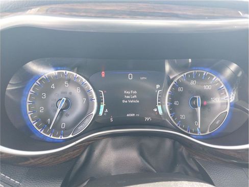 Used 2023 Chrysler Pacifica Limited FWD image 17