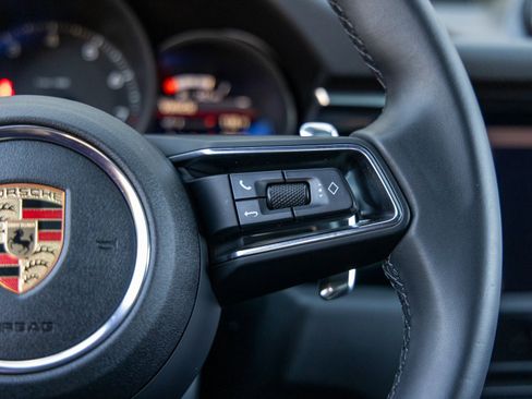 Certified 2025 Porsche Macan image 32