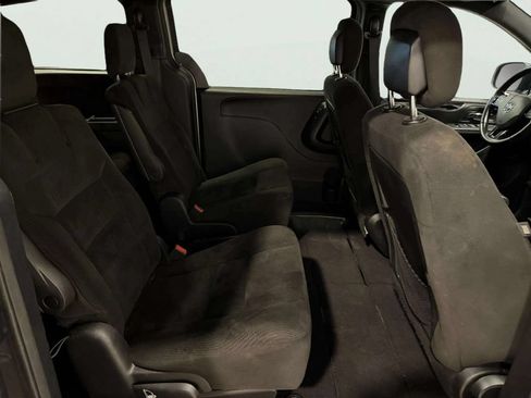 Used 2016 Dodge Grand Caravan SE FWD image 23