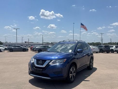 Used 2019 Nissan Rogue SV w/ Sun & Sound Touring Package FWD image 7