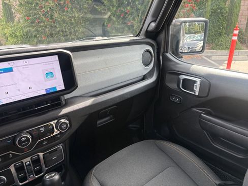 Used 2025 Jeep Wrangler Sport S image 34