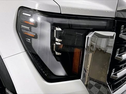 Used 2024 GMC Sierra 2500 SLT w/ SLT Premium Package image 31