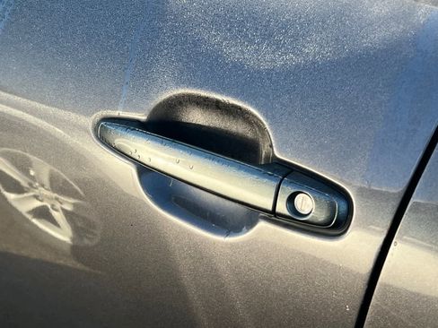 Used 2012 Toyota Highlander SE w/ Tow Pkg image 19