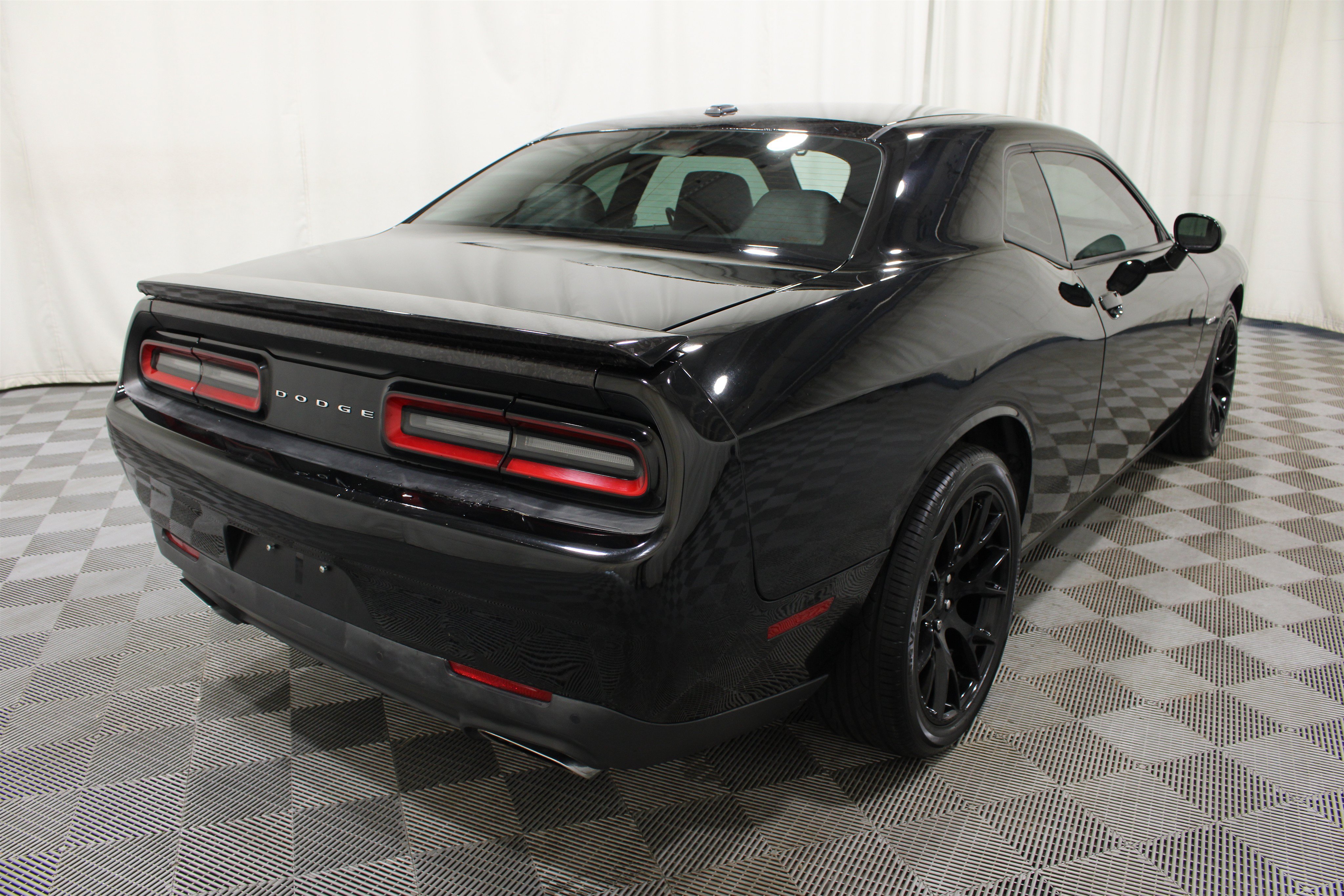 Used 2015 Dodge Challenger R/T w/ Quick Order Package 28B R/T RWD image 23
